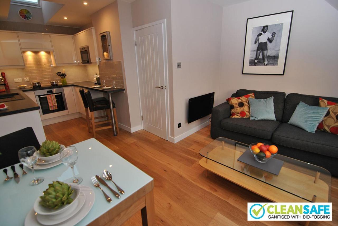 Alexandra Court One Bedroom Central Windsor Flats With Parking Екстер'єр фото