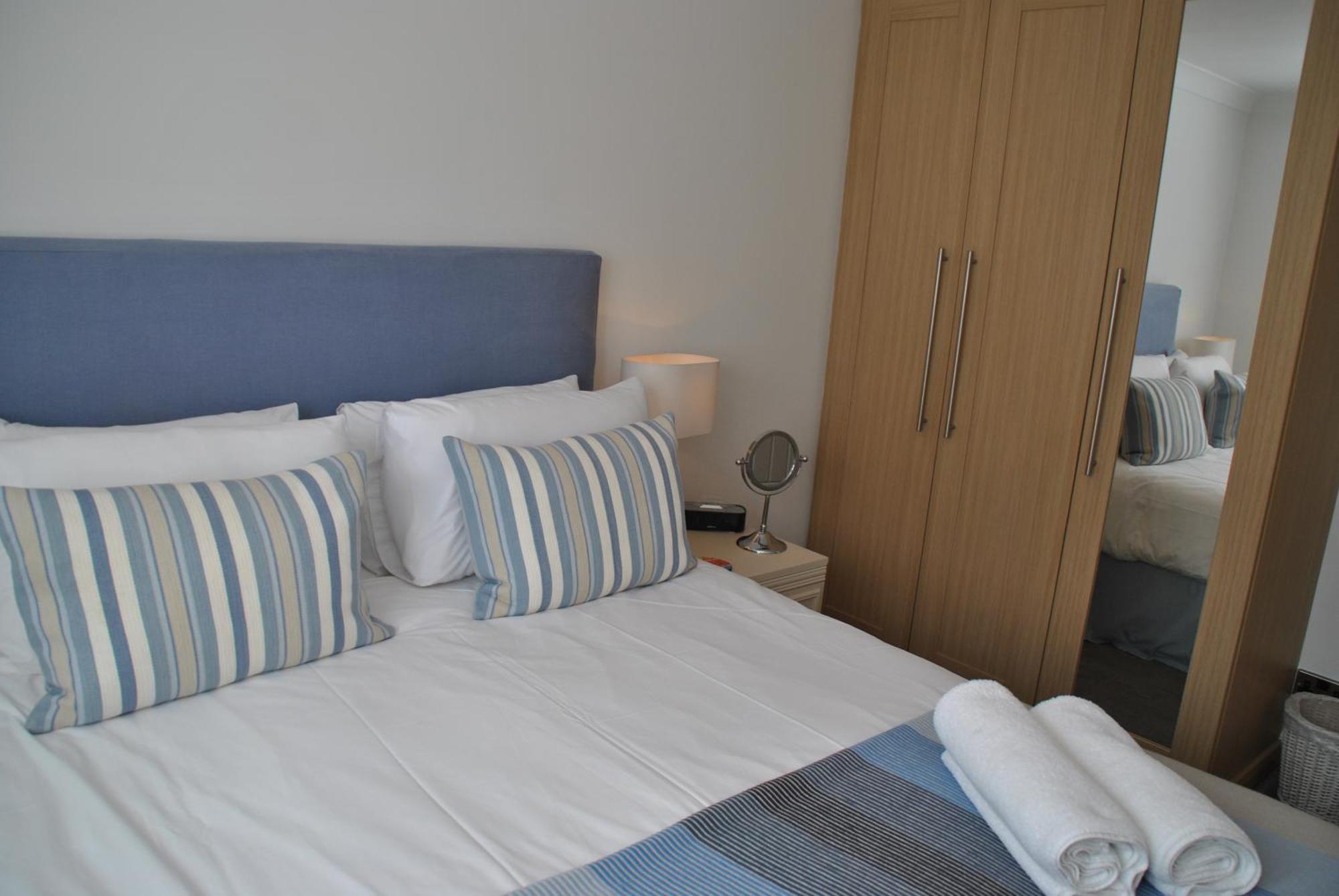 Alexandra Court One Bedroom Central Windsor Flats With Parking Екстер'єр фото