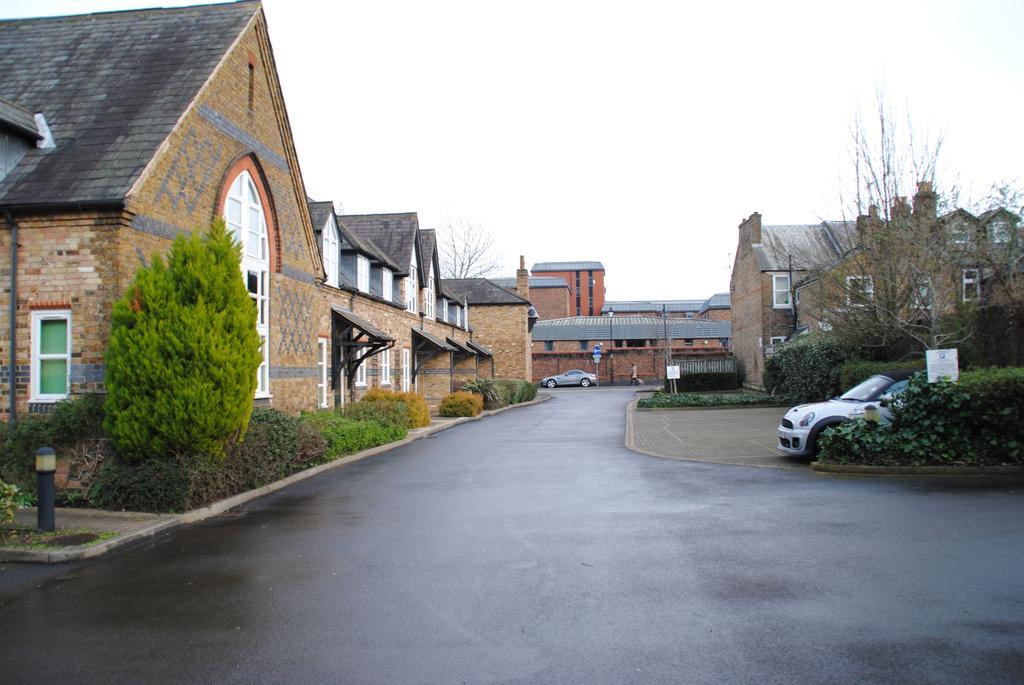 Alexandra Court One Bedroom Central Windsor Flats With Parking Екстер'єр фото